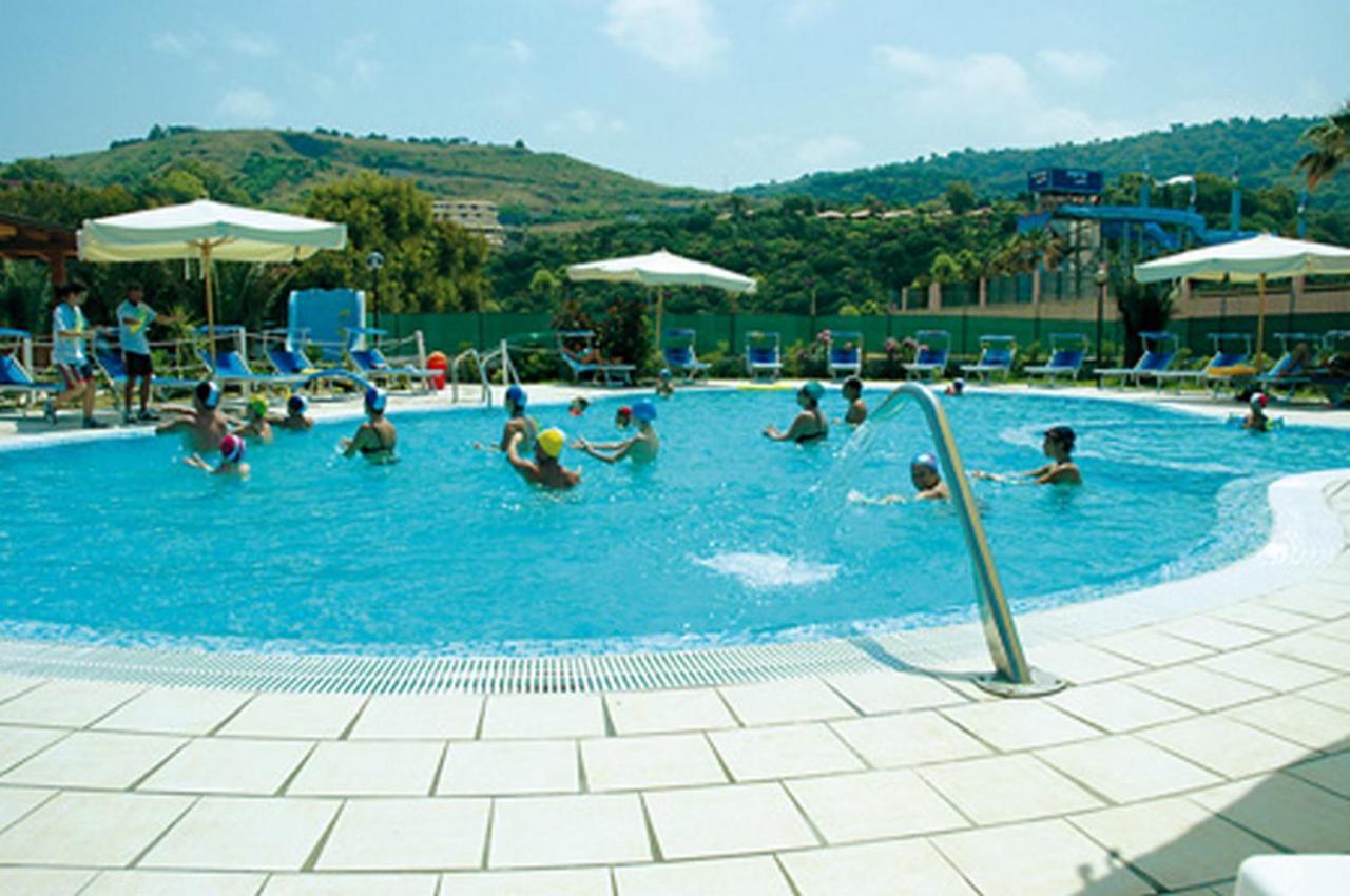 Residenza Marinella Aparthotel Дзамброне Екстериор снимка