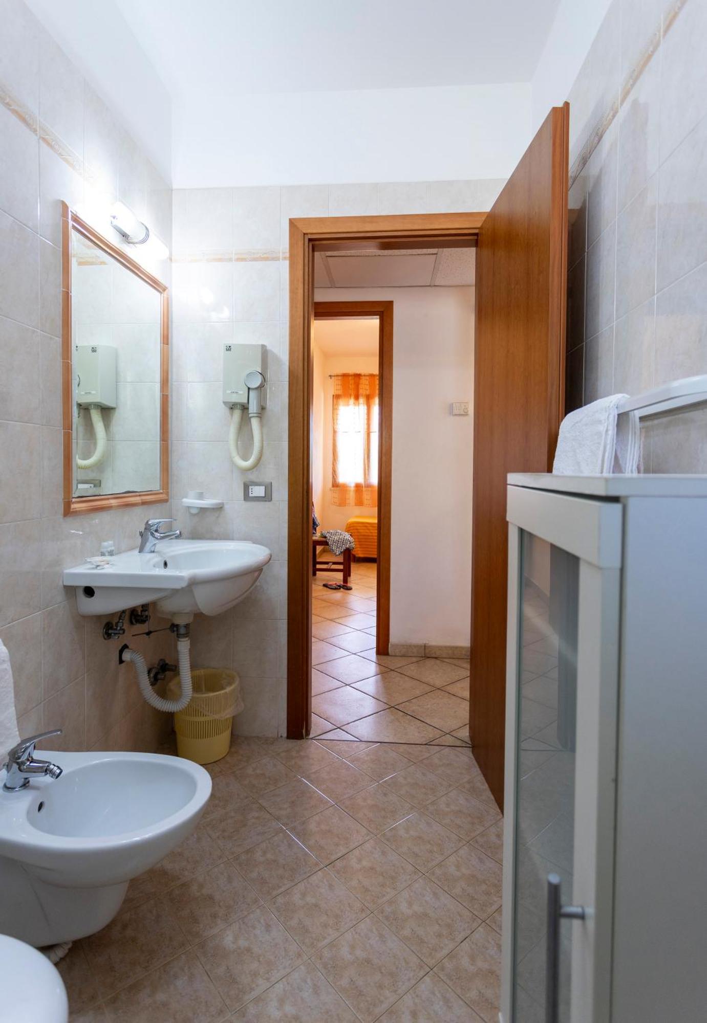 Residenza Marinella Aparthotel Дзамброне Екстериор снимка