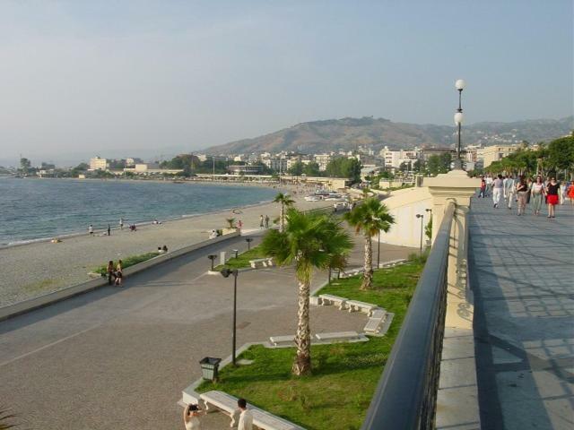 Residenza Marinella Aparthotel Дзамброне Екстериор снимка